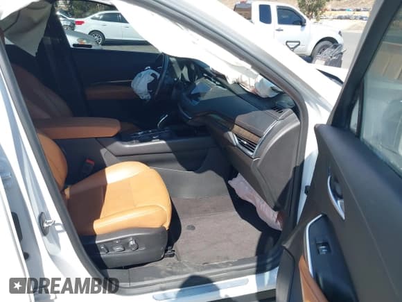 ✅ 2020 Cadillac XT4 FWD Premium Luxury • VIN: 1GYFZCR42LF133877 • Lot: 43279425. Wystawiony na IAAI z przebiegiem 85 741 mil. Bezpłatny archiwum sprzedaży aukcyjnych z USA i szczegółowy raport historii pojazdu na DreamBid. Zdjęcie 5.