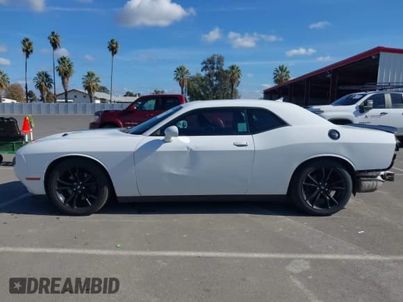 ✅ 2017 Dodge Challenger SXT • VIN: 2C3CDZAG5HH640055 • Lot: 43592589. Wystawiony na IAAI z przebiegiem 127 512 mil. Bezpłatny archiwum sprzedaży aukcyjnych z USA i szczegółowy raport historii pojazdu na DreamBid. Zdjęcie 15.