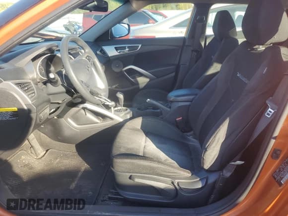 ✅ 2016 Hyundai Veloster • VIN: KMHTC6ADXGU302242 • Lot: 74509074. Wystawiony na Copart z przebiegiem 66 925 mil. Bezpłatny archiwum sprzedaży aukcyjnych z USA i szczegółowy raport historii pojazdu na DreamBid. Zdjęcie 7.