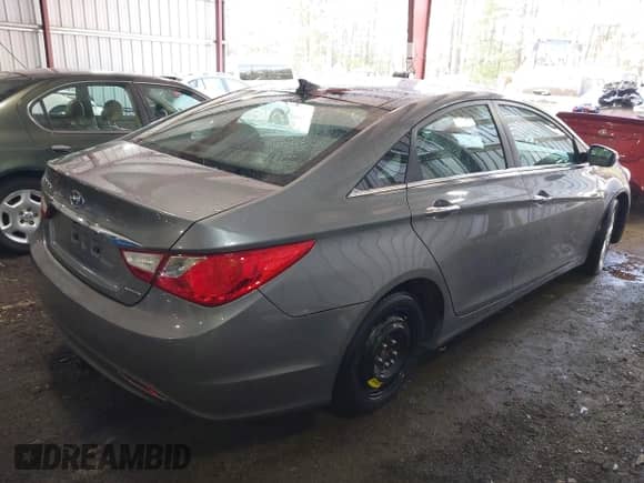 2013 Hyundai Sonata SE with VIN 5NPEC4ACXDH678597, listed as a IAAI auction lot 42026426 with 94,671 mi miles and . Bid and sale history available at DreamBid. Image 4.