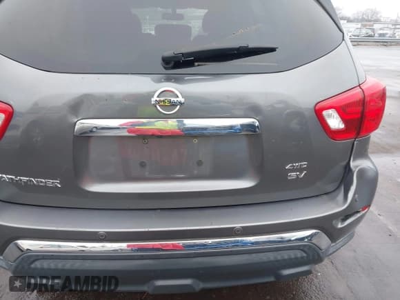 ✅ 2019 Nissan Pathfinder SL • VIN: 5N1DR2MM1KC588486 • Лот: 43845797. Опубликован ранее на IAAI с пробегом 196 853 миль. Бесплатный доступ к архиву аукционных продаж из США и подробный отчёт об истории автомобиля на DreamBid. Изображение 17.