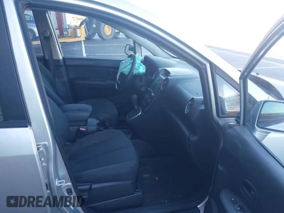 ✅ 2009 Kia Rondo LX • VIN: KNAFG528897261500 • Lot: 43739623. Wystawiony na IAAI z przebiegiem 221 385 mil. Bezpłatny archiwum sprzedaży aukcyjnych z USA i szczegółowy raport historii pojazdu na DreamBid. Zdjęcie 5.