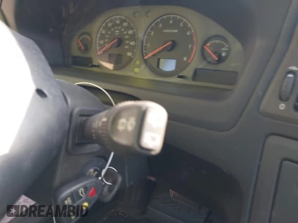 ✅ 2001 Volvo V70 2.3L Turbo • VIN: YV1SW53DX11007935 • Lot: 43848316. Listed on IAAI with Not provided. Free auction sales archive from the USA and detailed vehicle history report at DreamBid. Image 11.