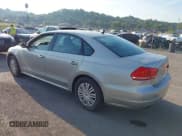 ✅ 2014 Volkswagen Passat S • VIN: 1VWAT7A30EC052390 • Lot: 43231624. Wystawiony na IAAI z przebiegiem 106 029 mil. Bezpłatny archiwum sprzedaży aukcyjnych z USA i szczegółowy raport historii pojazdu na DreamBid. Zdjęcie 3.