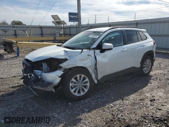 ✅ 2024 Toyota Corolla Cross LE • VIN: 7MUCAAAGXRV077180 • Lot: 42803815. Listed on Copart with 39,971 mi. Free auction sales archive from the USA and detailed vehicle history report at DreamBid. Image 1.