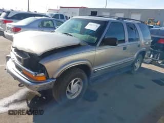 ✅ 2001 Chevrolet Blazer LT • VIN: 1GNDT13W712120082 • Lot: 41132238. Wystawiony na IAAI z przebiegiem 109 196 mil. Bezpłatny archiwum sprzedaży aukcyjnych z USA i szczegółowy raport historii pojazdu na DreamBid. Zdjęcie 2.