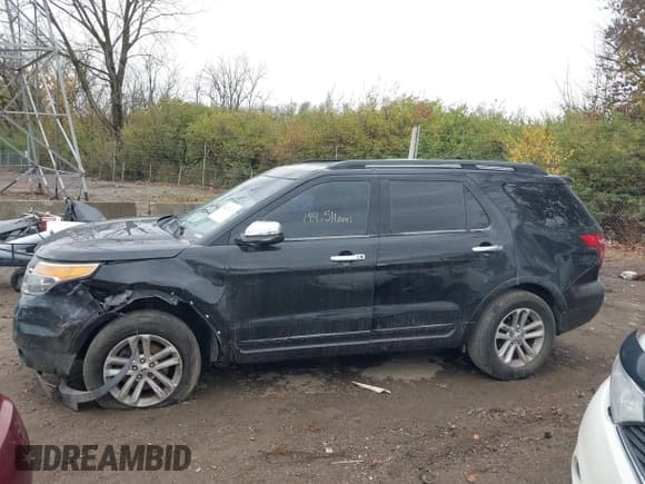 ✅ 2015 Ford Explorer • VIN: 1FM5K8B86FGA16474 • Lot: 40575399. Wystawiony na IAAI z przebiegiem 184 516 mil. Bezpłatny archiwum sprzedaży aukcyjnych z USA i szczegółowy raport historii pojazdu na DreamBid. Zdjęcie 14.