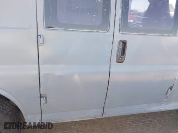 ✅ 2005 Chevrolet Express Cargo • VIN: 1GCGG25V151268275 • Лот: 43158798. Опубликован ранее на IAAI с пробегом 216 031 миль. Бесплатный доступ к архиву аукционных продаж из США и подробный отчёт об истории автомобиля на DreamBid. Изображение 20.