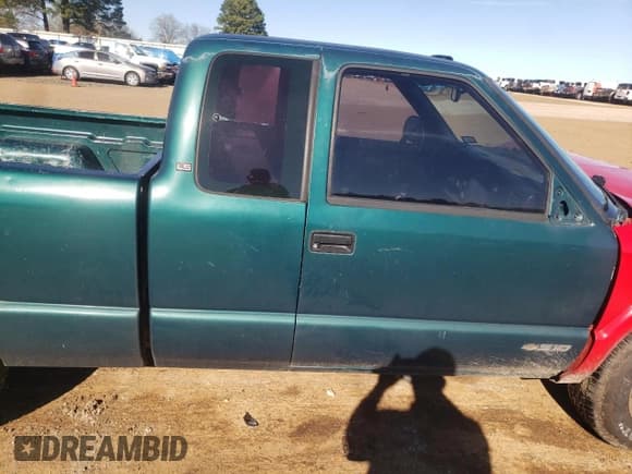 ✅ 1996 Chevrolet S-10 LS • VIN: 1GCCS19X5T8135462 • Лот: 86870024. Опубликован ранее на Copart с пробегом 217 521 миль. Бесплатный доступ к архиву аукционных продаж из США и подробный отчёт об истории автомобиля на DreamBid. Изображение 11.