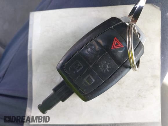 ✅ 2010 Volvo V50 • VIN: YV1382MW1A2553319 • Lot: 39823937. Listed on IAAI with 317,330 mi. Free auction sales archive from the USA and detailed vehicle history report at DreamBid. Image 11.