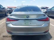 ✅ 2021 Lexus ES 300h Luxury • VIN: 58AEA1C15MU008479 • Lot: 42638671. Wystawiony na IAAI z przebiegiem 44 845 mil. Bezpłatny archiwum sprzedaży aukcyjnych z USA i szczegółowy raport historii pojazdu na DreamBid. Zdjęcie 17.