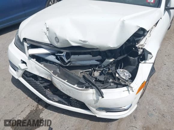 ✅ 2013 Mercedes-Benz C 300 Sport • VIN: WDDGF8AB7DR280115 • Lot: 42587180. Listed on IAAI with 120,832 mi. Free auction sales archive from the USA and detailed vehicle history report at DreamBid. Image 6.