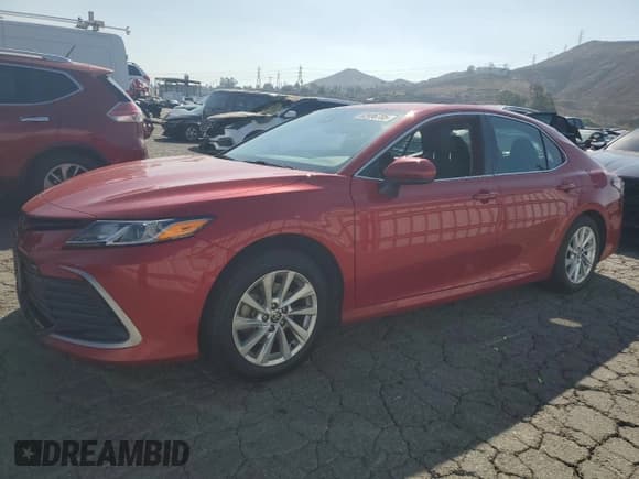 ✅ 2023 Toyota Camry LE • VIN: 4T1C11AK6PU129021 • Лот: 82696785. Опубликован ранее на Copart с пробегом 40 182 миль. Бесплатный доступ к архиву аукционных продаж из США и подробный отчёт об истории автомобиля на DreamBid. Изображение 1.