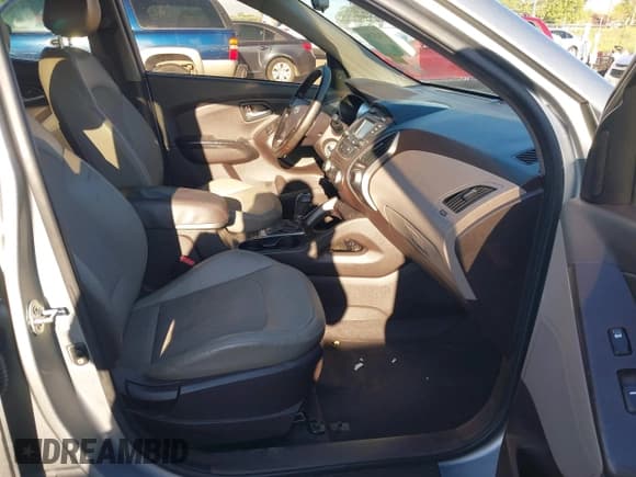 ✅ 2015 Hyundai Tucson SE • VIN: KM8JU3AG0FU045037 • Lot: 43453903. Listed on IAAI with 132,559 mi. Free auction sales archive from the USA and detailed vehicle history report at DreamBid. Image 5.