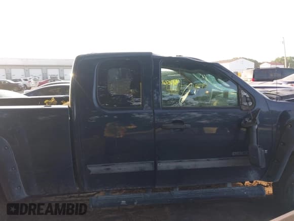 ✅ 2009 Chevrolet Silverado 2500HD LT • VIN: 1GCHK59K99E155855 • Lot: 42561877. Wystawiony na IAAI z przebiegiem 70 153 mil. Bezpłatny archiwum sprzedaży aukcyjnych z USA i szczegółowy raport historii pojazdu na DreamBid. Zdjęcie 13.