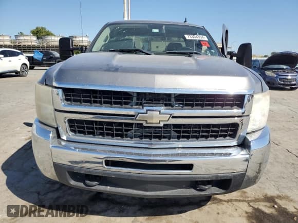 ✅ 2008 Chevrolet Silverado 2500HD Work Truck • VIN: 1GCHK23KX8F132780 • Lot: 73304354. Wystawiony na Copart z przebiegiem 122 692 mil. Bezpłatny archiwum sprzedaży aukcyjnych z USA i szczegółowy raport historii pojazdu na DreamBid. Zdjęcie 5.