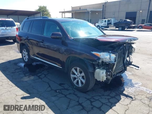 ✅ 2013 Toyota Highlander SE • VIN: 5TDZK3EH9DS139659 • Лот: 43239624. Опубликован ранее на IAAI с пробегом 169 390 миль. Бесплатный доступ к архиву аукционных продаж из США и подробный отчёт об истории автомобиля на DreamBid. Изображение 1.