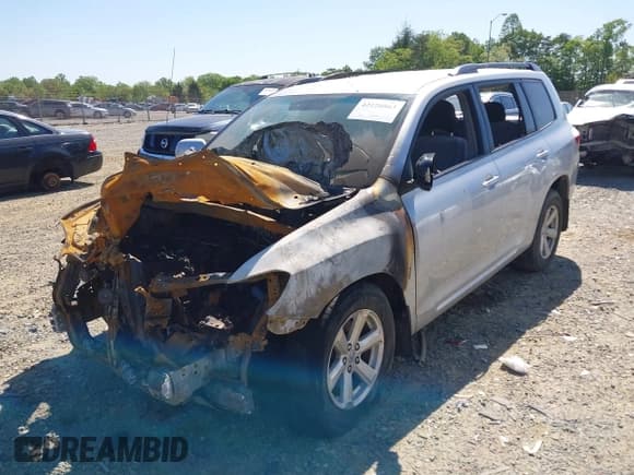 ✅ 2010 Toyota Highlander • VIN: JTEBK3EH3A2162824 • Lot: 42126863. Listed on IAAI with Not provided. Free auction sales archive from the USA and detailed vehicle history report at DreamBid. Image 2.