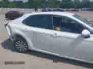 2022 Toyota Camry Hybrid LE z VIN 4T1C31AK2NU591549, wystawiony jako IAAI lot #42499072 z przebiegiem 55 882 mil mil oraz . Historia ofert i sprzedaży dostępna na DreamBid. Obrazek 17.