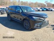 ✅ 2024 Lexus TX 350 • VIN: 5TDAAAB6XRS011042 • Lot: 43596396. Wystawiony na IAAI z przebiegiem 18 284 mil. Bezpłatny archiwum sprzedaży aukcyjnych z USA i szczegółowy raport historii pojazdu na DreamBid. Zdjęcie 1.