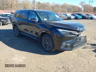 ✅ 2024 Lexus TX 350 • VIN: 5TDAAAB6XRS011042 • Lot: 43596396. Wystawiony na IAAI z przebiegiem 18 284 mil. Bezpłatny archiwum sprzedaży aukcyjnych z USA i szczegółowy raport historii pojazdu na DreamBid. Zdjęcie 1.