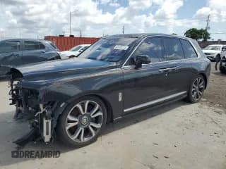 ✅ 2019 Rolls-Royce Cullinan • VIN: SLA689X51KU113872 • Lot: 65135234. Wystawiony na Copart z przebiegiem Nie podano. Bezpłatny archiwum sprzedaży aukcyjnych z USA i szczegółowy raport historii pojazdu na DreamBid. Zdjęcie 1.