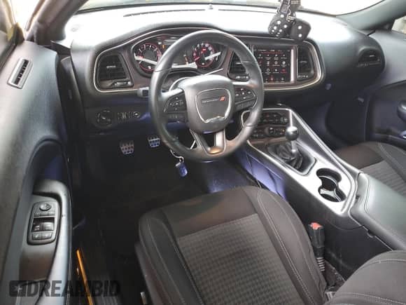 2018 Dodge Challenger R/T with VIN 2C3CDZBT5JH166089, listed as a Copart auction lot 61673525 with 68,933 mi miles and Salvage title. Bid and sale history available at DreamBid. Image 8.