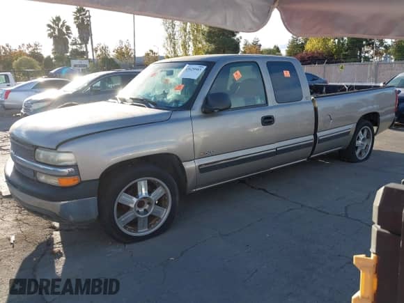 ✅ 1999 Chevrolet Silverado 1500 LT • VIN: 1GCEC19T9XE210125 • Lot: 43629583. Wystawiony na IAAI z przebiegiem Nie podano mil. Skorzystaj z bezpłatnego archiwum sprzedaży aukcyjnych z USA i zobacz szczegółowy raport historii pojazdu na DreamBid. Zdjęcie 2.