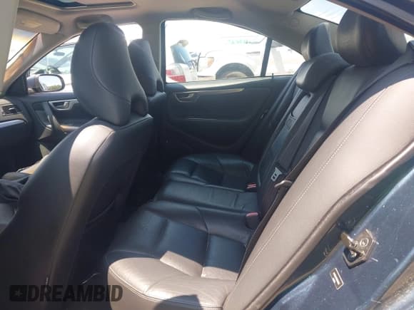 ✅ 2008 Volvo S60 2.4L Turbo • VIN: YV1RS547082701895 • Lot: 42703401. Listed on IAAI with 131,792 mi. Free auction sales archive from the USA and detailed vehicle history report at DreamBid. Image 8.