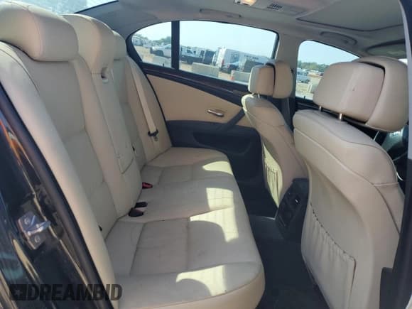 ✅ 2010 BMW 5 Series 528i • VIN: WBANU5C50AC460027 • Lot: 82185175. Wystawiony na Copart z przebiegiem 183 845 mil. Bezpłatny archiwum sprzedaży aukcyjnych z USA i szczegółowy raport historii pojazdu na DreamBid. Zdjęcie 10.