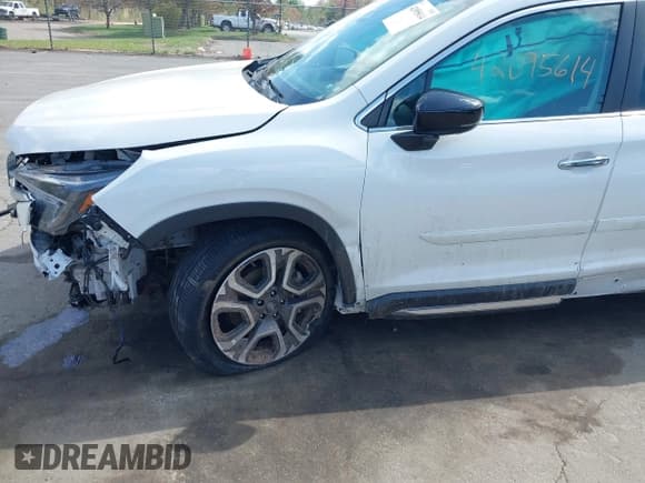 ✅ 2024 Subaru Ascent Touring • VIN: 4S4WMAWD0R3408522 • Lot: 42095614. Listed on IAAI with 26,885 mi. Free auction sales archive from the USA and detailed vehicle history report at DreamBid. Image 17.