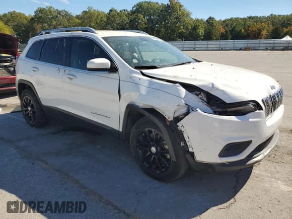 ✅ 2019 Jeep Cherokee Latitude • VIN: 1C4PJMCXXKD360013 • Lot: 86809815. Wystawiony na Copart z przebiegiem 111 518 mil. Bezpłatny archiwum sprzedaży aukcyjnych z USA i szczegółowy raport historii pojazdu na DreamBid. Zdjęcie 4.