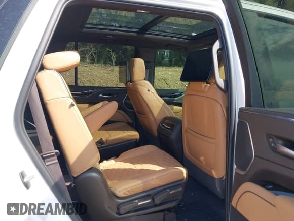 ✅ 2023 Cadillac Escalade 4WD Sport • VIN: 1GYS4EKL9PR394714 • Лот: 42074356. Опубликован ранее на IAAI с пробегом 48 404 миль. Бесплатный доступ к архиву аукционных продаж из США и подробный отчёт об истории автомобиля на DreamBid. Изображение 8.