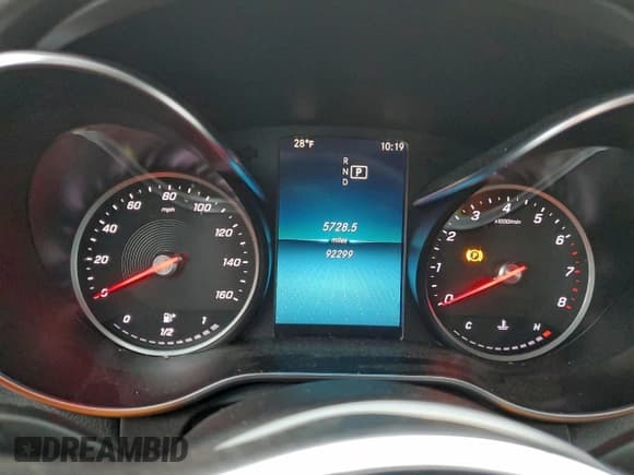 ✅ 2019 Mercedes-Benz C 300 • VIN: 55SWF8EB2KU300630 • Lot: 91860695. Wystawiony na Copart z przebiegiem 92 299 mil. Bezpłatny archiwum sprzedaży aukcyjnych z USA i szczegółowy raport historii pojazdu na DreamBid. Zdjęcie 9.