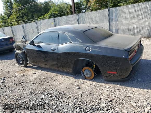 2017 Dodge Challenger 392 Hemi Scat Pack Shaker с VIN 2C3CDZFJ2HH584631, выставлен на аукционе Copart как лот 71422015 с пробегом Не указан миль и Списание • Salvage title. История ставок и продаж доступна на DreamBid. Изображение 2.