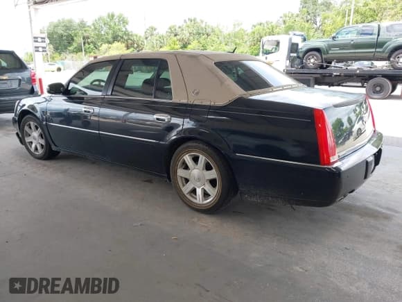 ✅ 2007 Cadillac DTS Luxury I • VIN: 1G6KD57Y67U170651 • Лот: 42410326. Опубликован ранее на IAAI с пробегом 132 162 миль. Бесплатный доступ к архиву аукционных продаж из США и подробный отчёт об истории автомобиля на DreamBid. Изображение 3.