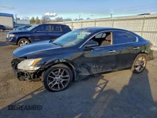 ✅ 2011 Nissan Maxima SV • VIN: 1N4AA5AP7BC806287 • Lot: 96143855. Wystawiony na Copart z przebiegiem 145 494 mil. Bezpłatny archiwum sprzedaży aukcyjnych z USA i szczegółowy raport historii pojazdu na DreamBid. Zdjęcie 1.