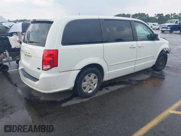 ✅ 2011 Dodge Grand Caravan Express • VIN: 2D4RN4DG7BR737022 • Lot: 42699448. Wystawiony na IAAI z przebiegiem 193 695 mil. Bezpłatny archiwum sprzedaży aukcyjnych z USA i szczegółowy raport historii pojazdu na DreamBid. Zdjęcie 4.