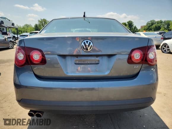 ✅ 2010 Volkswagen Jetta S • VIN: 3VWJZ7AJ0AM002563 • Lot: 65494005. Listed on Copart with 157,711 mi. Free auction sales archive from the USA and detailed vehicle history report at DreamBid. Image 6.