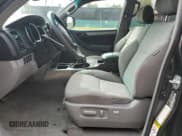 ✅ 2008 Toyota 4Runner SR5 • VIN: JTEBU14R98K033070 • Lot: 82103595. Wystawiony na Copart z przebiegiem 220 358 mil. Bezpłatny archiwum sprzedaży aukcyjnych z USA i szczegółowy raport historii pojazdu na DreamBid. Zdjęcie 7.