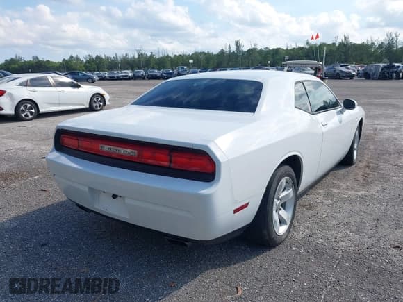 ✅ 2013 Dodge Challenger SXT • VIN: 2C3CDYAG5DH693813 • Lot: 43558979. Listed on IAAI with 188,863 mi. Free auction sales archive from the USA and detailed vehicle history report at DreamBid. Image 4.