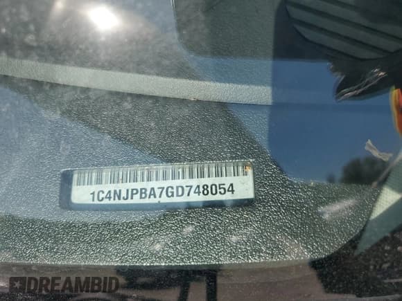 ✅ 2016 Jeep Patriot Sport • VIN: 1C4NJPBA7GD748054 • Lot: 71992405. Wystawiony na Copart z przebiegiem 123 811 mil. Bezpłatny archiwum sprzedaży aukcyjnych z USA i szczegółowy raport historii pojazdu na DreamBid. Zdjęcie 13.