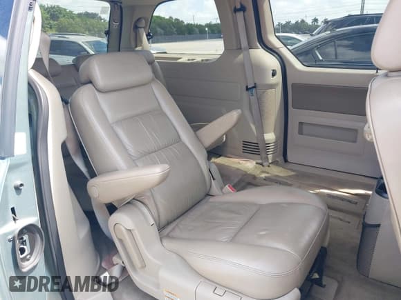 ✅ 2007 Ford Freestar SEL • VIN: 2FMZA52217BA07298 • Lot: 42163371. Wystawiony na IAAI z przebiegiem 182 782 mil. Bezpłatny archiwum sprzedaży aukcyjnych z USA i szczegółowy raport historii pojazdu na DreamBid. Zdjęcie 8.