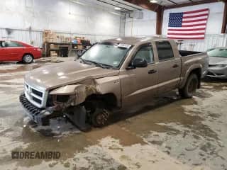 2010 Dodge Dakota SXT с VIN 1D7CW3GP2AS104212, выставлен на аукционе Copart как лот 44062435 с пробегом 203 233 миль миль и Чистый • Clean title. История ставок и продаж доступна на DreamBid. Изображение 1.
