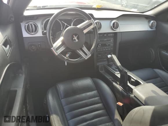 ✅ 2008 Ford Mustang GT Deluxe • VIN: 1ZVHT82H885106767 • Лот: 70813345. Опубликован ранее на Copart с пробегом 112 957 миль. Бесплатный доступ к архиву аукционных продаж из США и подробный отчёт об истории автомобиля на DreamBid. Изображение 8.