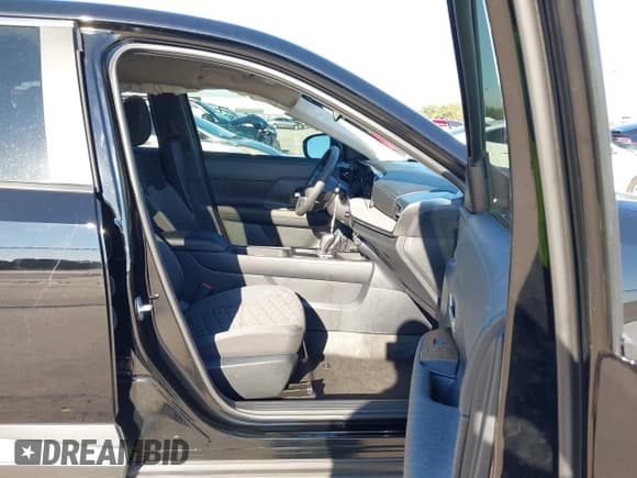 ✅ 2025 Nissan Kicks SV • VIN: 3N8AP6CAXSL372219 • Lot: 43230427. Listed on IAAI with 4,418 mi. Free auction sales archive from the USA and detailed vehicle history report at DreamBid. Image 5.