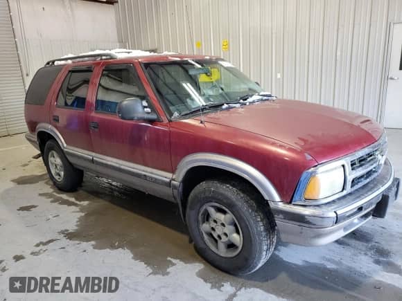 1997 Chevrolet Blazer LS with VIN 1GNDT13W0V2220109, listed as a Copart auction lot 87015214 with 172,531 mi miles and Salvage title. Bid and sale history available at DreamBid. Image 4.
