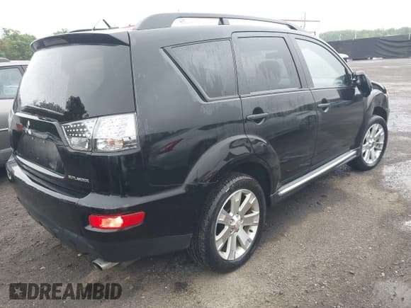 ✅ 2010 Mitsubishi Outlander SE • VIN: JA4AS3AW8AZ005036 • Lot: 42184336. Listed on IAAI with 224,226 mi. Free auction sales archive from the USA and detailed vehicle history report at DreamBid. Image 4.