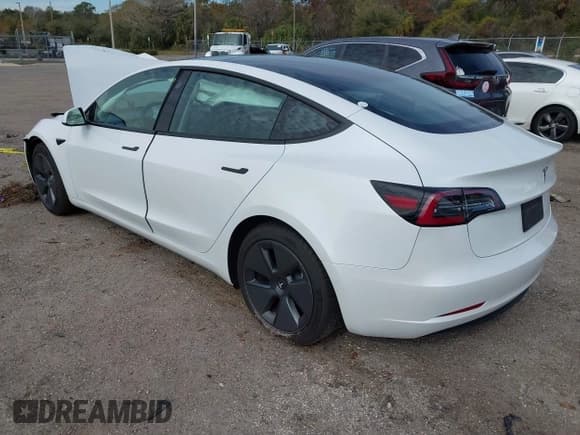 ✅ 2021 Tesla Model 3 Standard Range Plus • VIN: 5YJ3E1EA5MF086418 • Lot: 41252902. Wystawiony na IAAI z przebiegiem 7 858 mil. Bezpłatny archiwum sprzedaży aukcyjnych z USA i szczegółowy raport historii pojazdu na DreamBid. Zdjęcie 3.