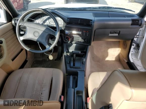 ✅ 1990 BMW 3 Series • VIN: WBAAA2311LAE72952 • Lot: 81893934. Wystawiony na Copart z przebiegiem 149 847 mil. Bezpłatny archiwum sprzedaży aukcyjnych z USA i szczegółowy raport historii pojazdu na DreamBid. Zdjęcie 8.